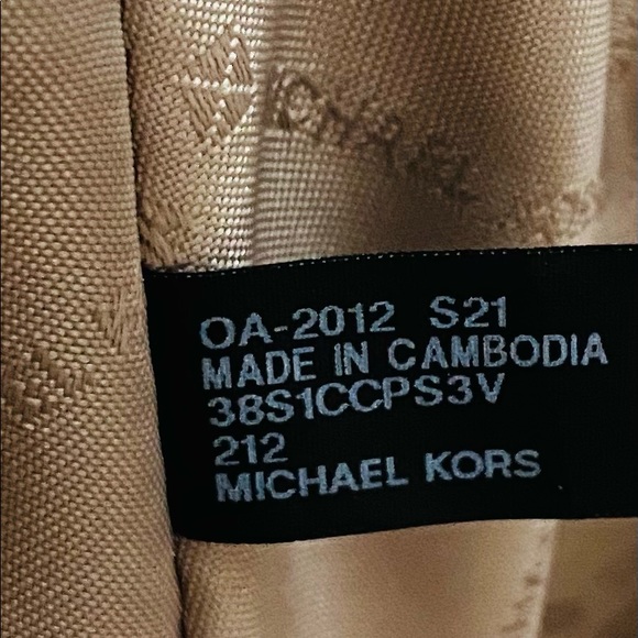 Michael Kors Cindy Large Dome Satchel - Picture 11 of 14